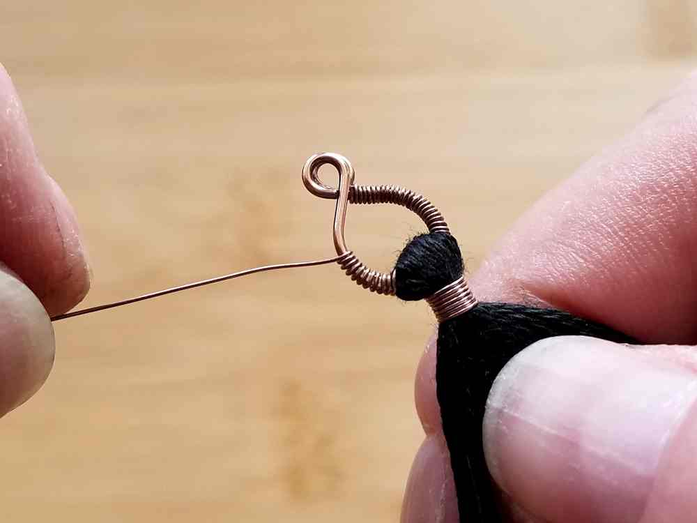 Step 23 - Complete the tassel components by coiling the remaining 28g wire around the 6mm simple loop.