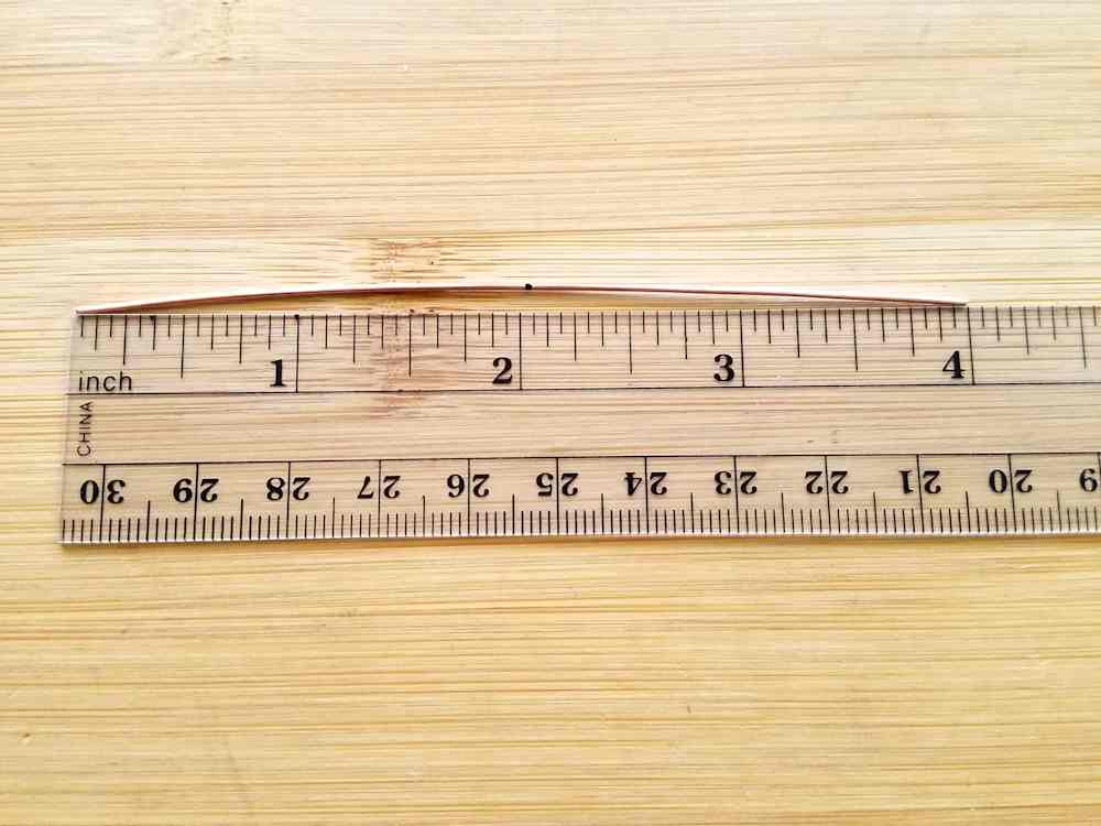 Measure and cut a 4-inch piece of 20ga wire and mark the center point.