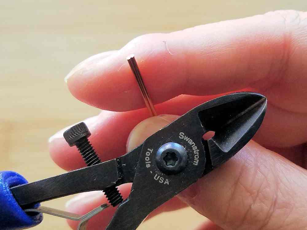 Make sure the cut ends of your wire are even. Trim with wire cutters, if necessary.