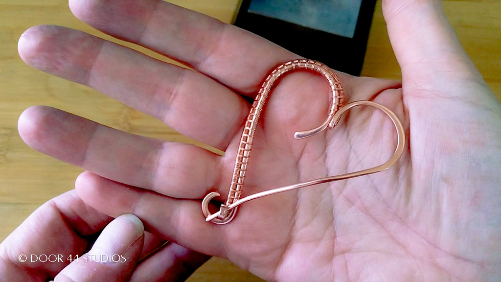 A view of the finished elegant wire wrapped heart pin