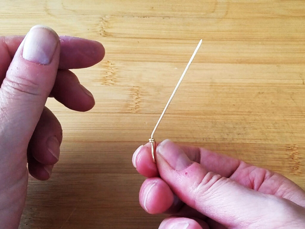 This image shows the approximate angle of the wire after completing the instructions for this step